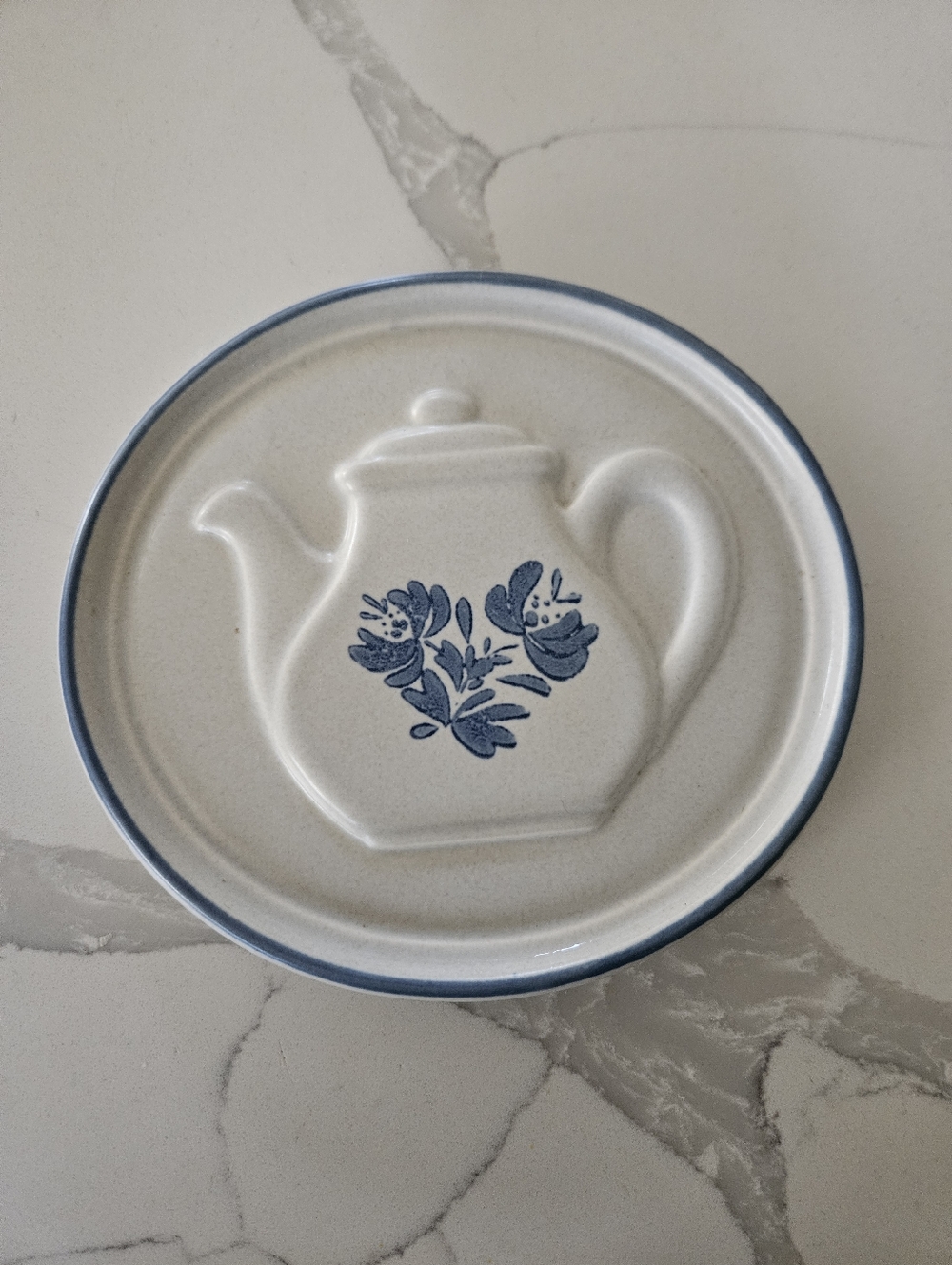 VTG Pfaltzgraff Yorktowne Stoneware Tea Pot Trivet EUC